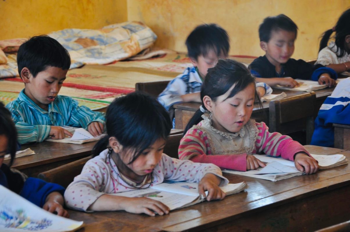 Tặng quà, xây trường cho Trẻ em vùng cao - Thủy Garden