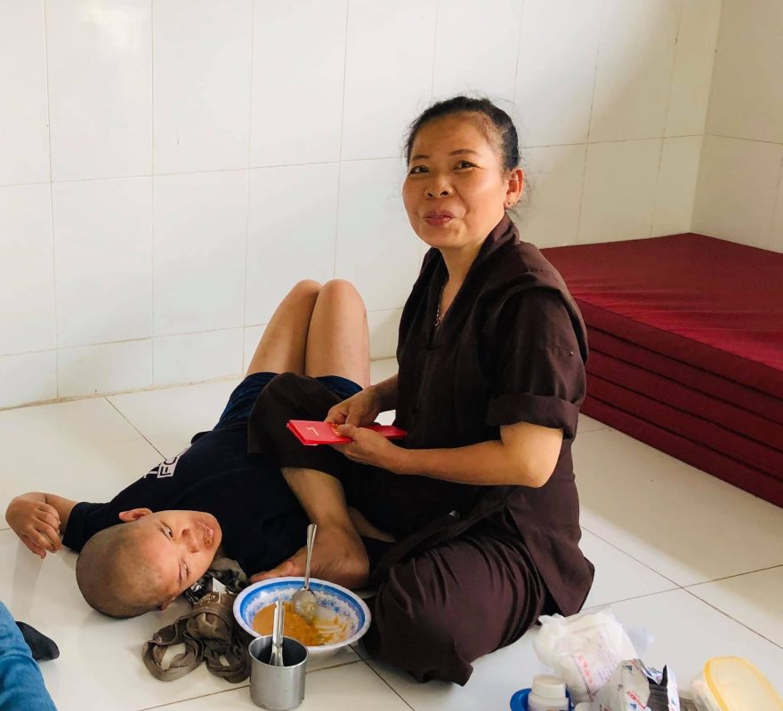 Hỗ trợ nuôi bé khuyết tật - Thủy Garden