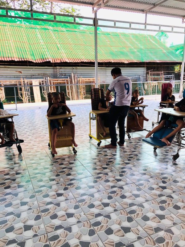 Hỗ trợ nuôi bé khuyết tật - Thủy Garden