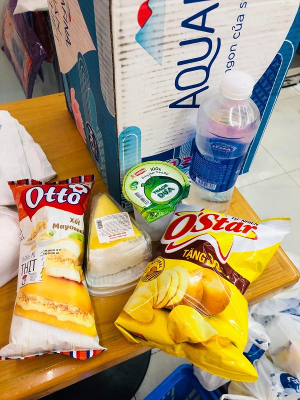 Tặng quà / lì xì 30 Tết cho người lang thang 