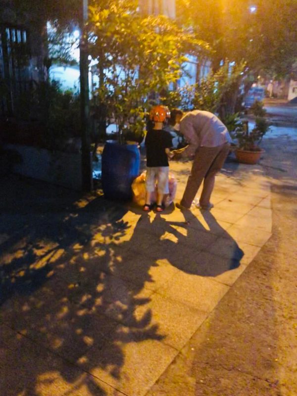 Tặng quà / lì xì 30 Tết cho người lang thang 