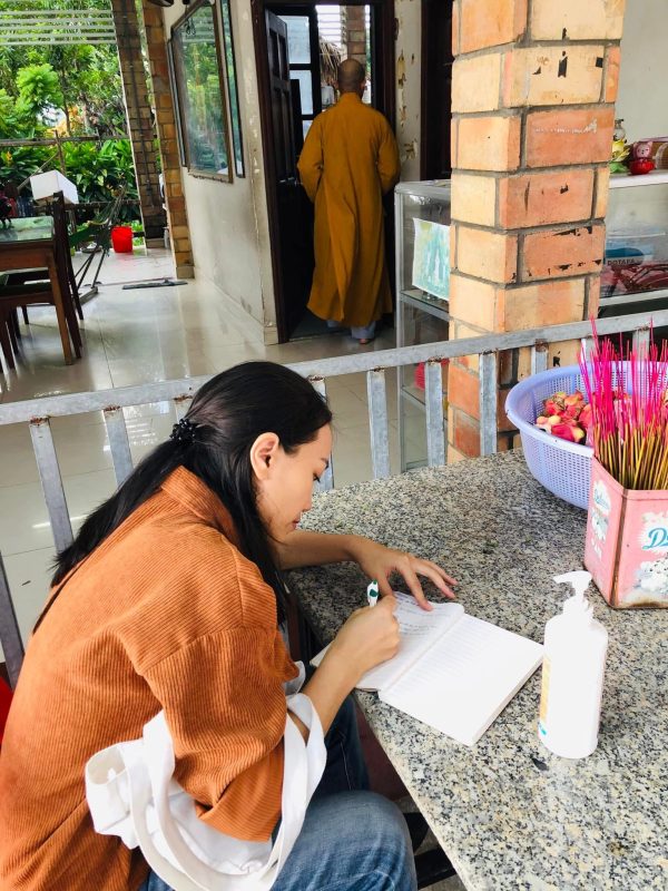 Cúng dường nuôi bé 