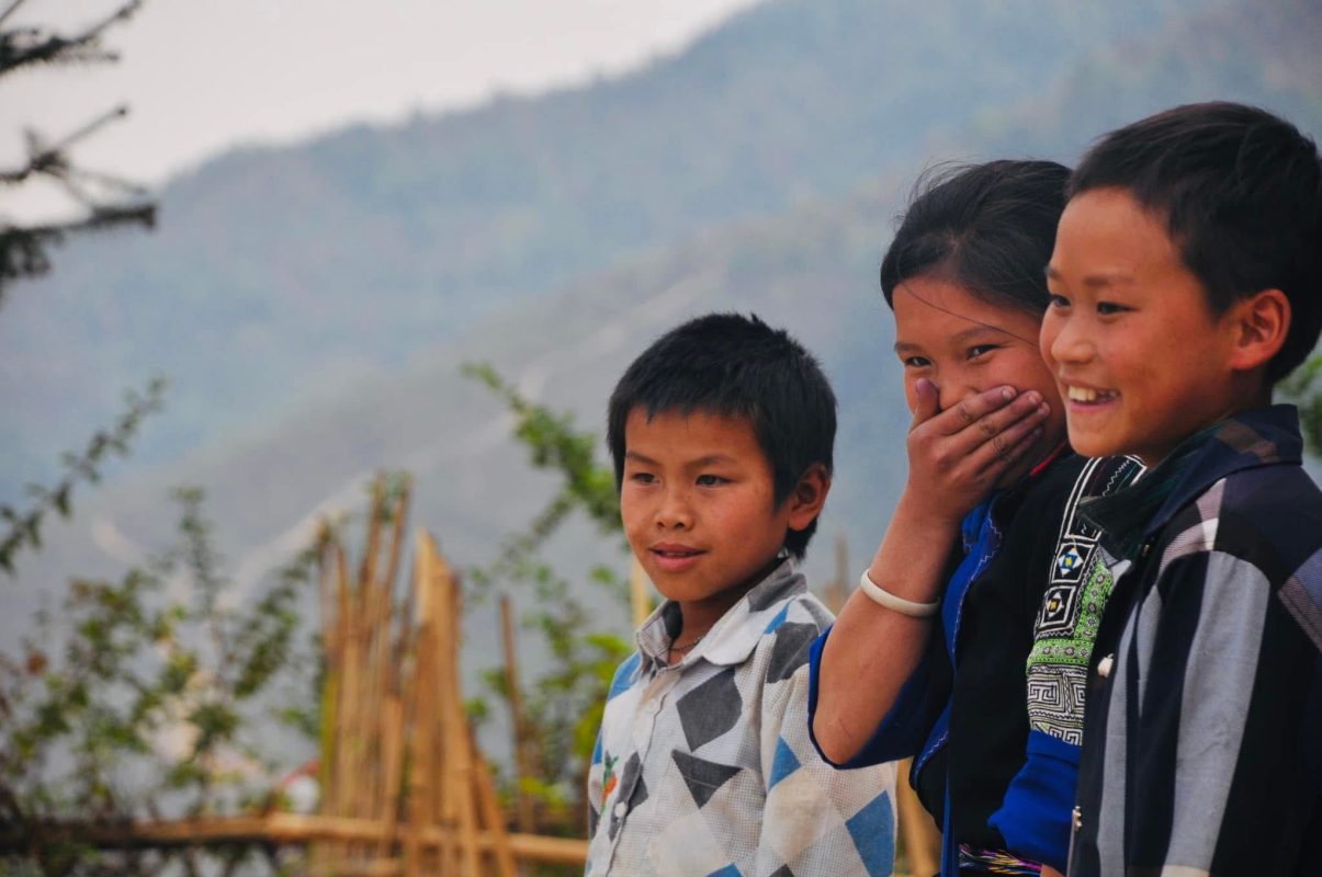 Tặng quà, xây trường cho Trẻ em vùng cao - Thủy Garden