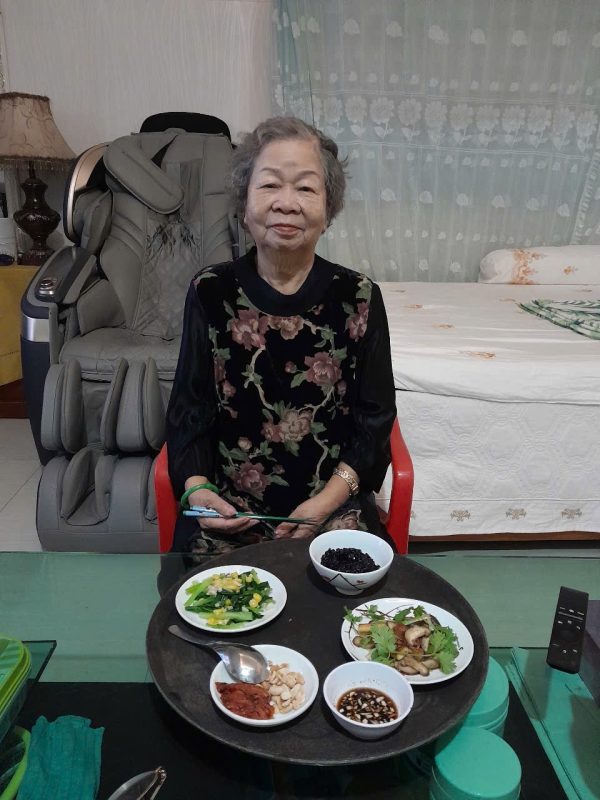 Xây dựng thực đơn cho bác Huệ 85 tuổi 