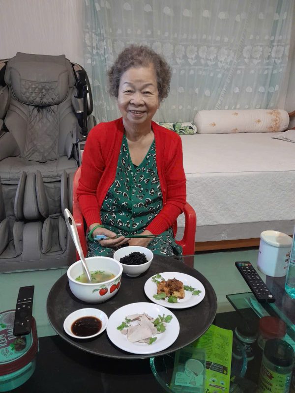 Xây dựng thực đơn cho bác Huệ 85 tuổi 