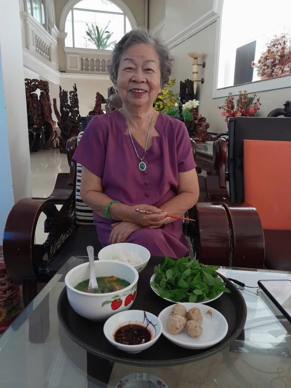 Xây dựng thực đơn cho bác Huệ 85 tuổi 